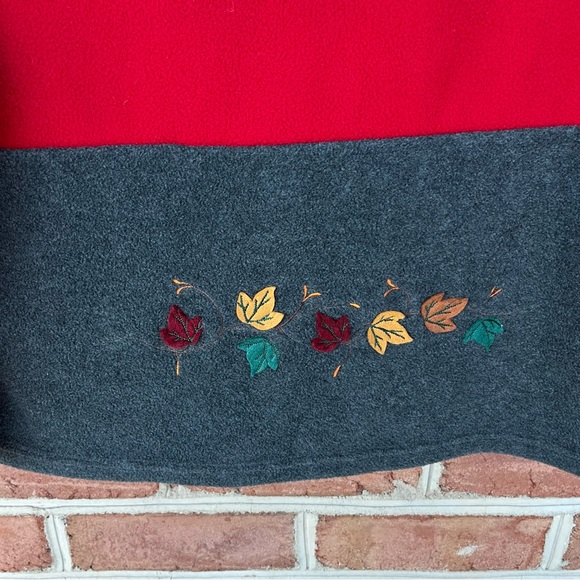 Vintage red and gray button-down fleece with appliqué. Size petite medium. - Picture 9 of 10
